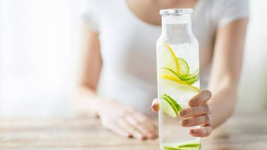Dehydration erkennen: Symptome und Tipps für ausreichend Flüssigkeit